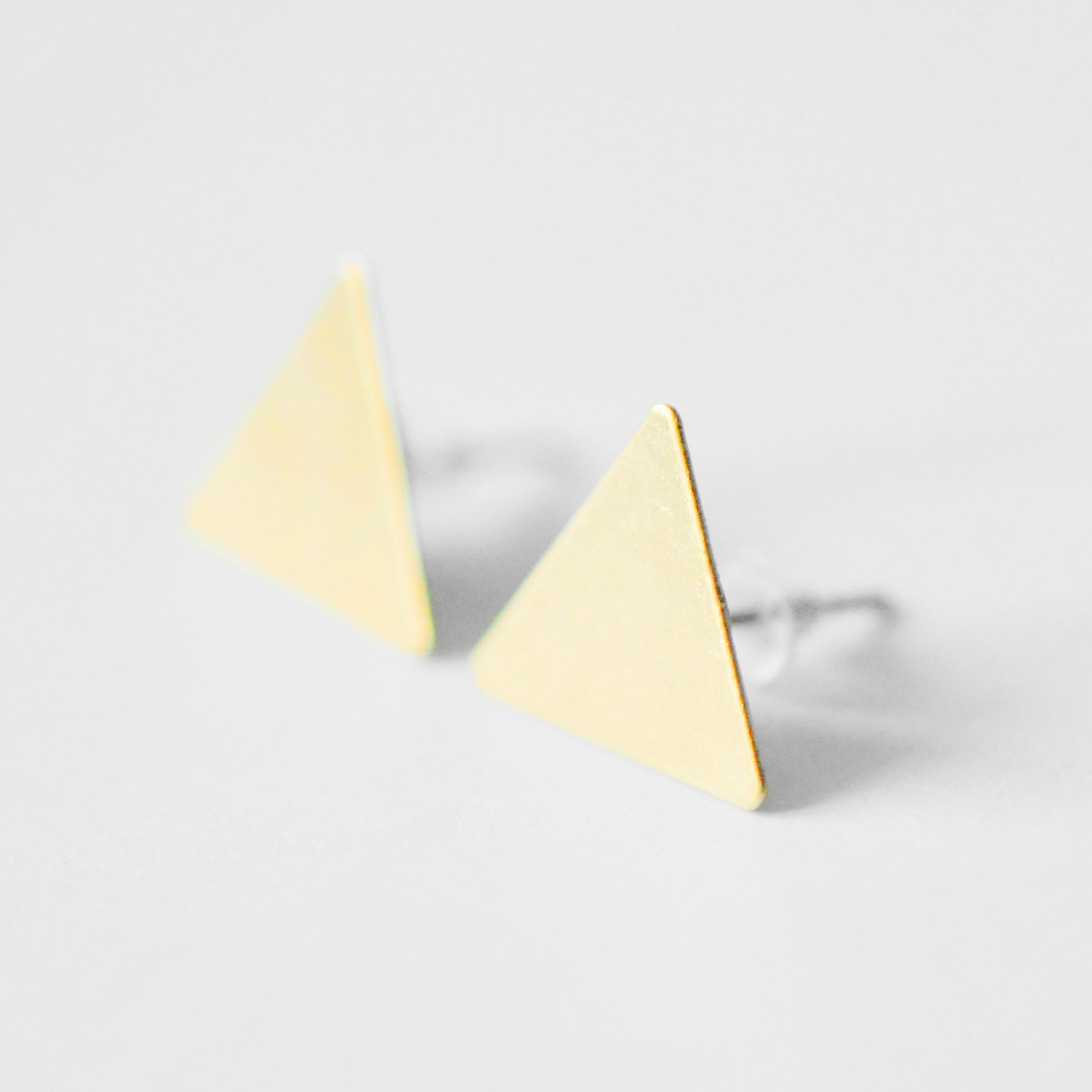 ohrstecker-triangle-nahili.JPG